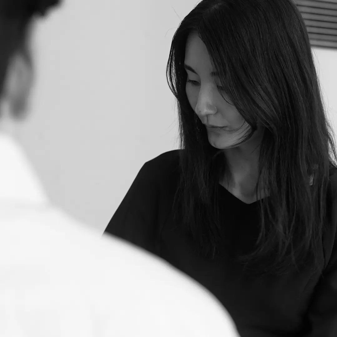 お客様の印象や課題を真剣にヒアリングする石橋ファッションコンサルティングの石橋さん