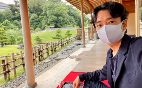 クーデザイン神戸のホームページ制作でマネージャーをしているsekiさんが金沢の玉泉院でクライアントのカスタマーサポート・打ち合わせ後の様子