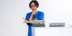 WordCamp Kansai 2025で講演する関本秀三